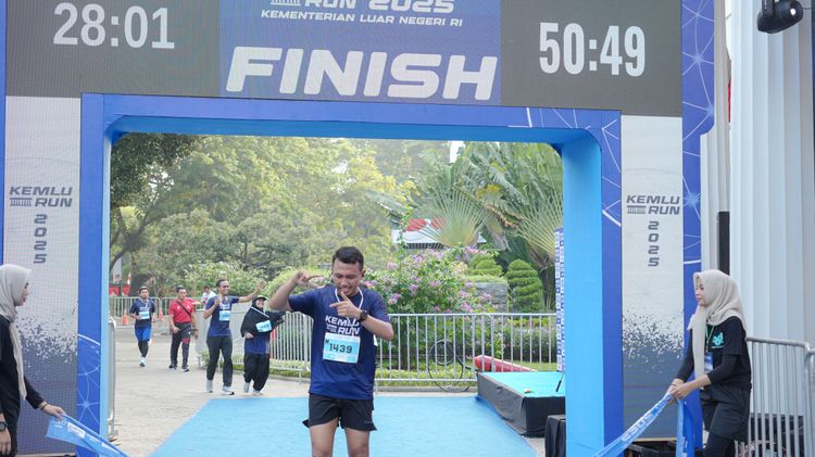 Race photo from KEMLU RUN 2025