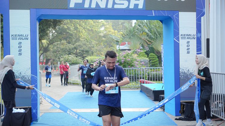 Race photo from KEMLU RUN 2025