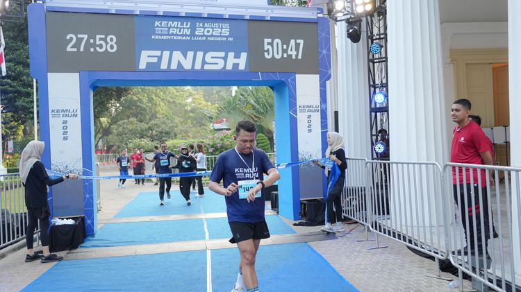 Race photo from KEMLU RUN 2025
