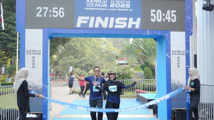 Race photo from KEMLU RUN 2025