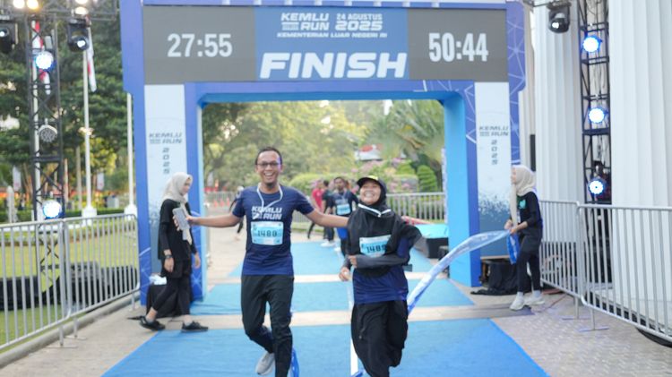 Race photo from KEMLU RUN 2025