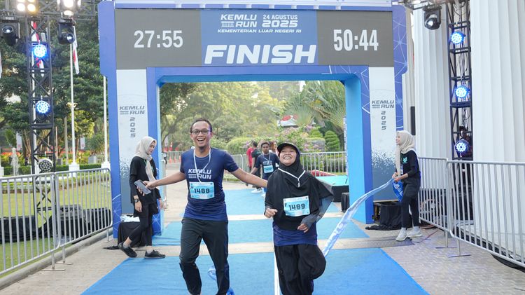 Race photo from KEMLU RUN 2025