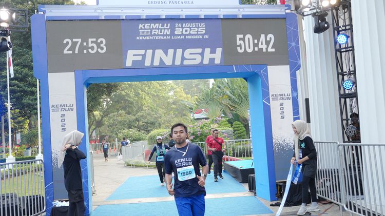 Race photo from KEMLU RUN 2025