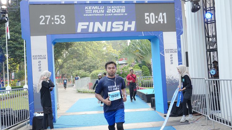 Race photo from KEMLU RUN 2025