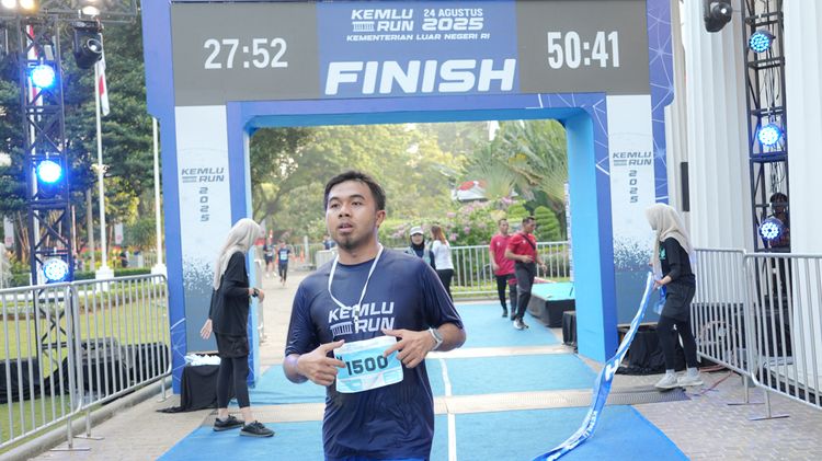 Race photo from KEMLU RUN 2025