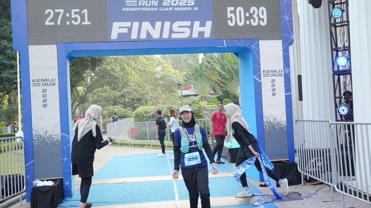 Race photo from KEMLU RUN 2025
