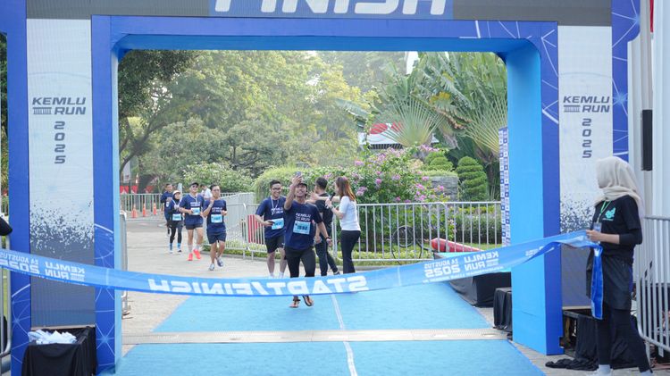 Race photo from KEMLU RUN 2025