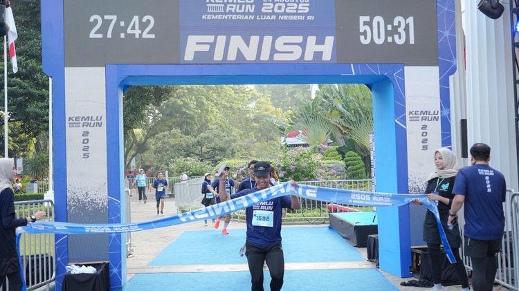 Race photo from KEMLU RUN 2025