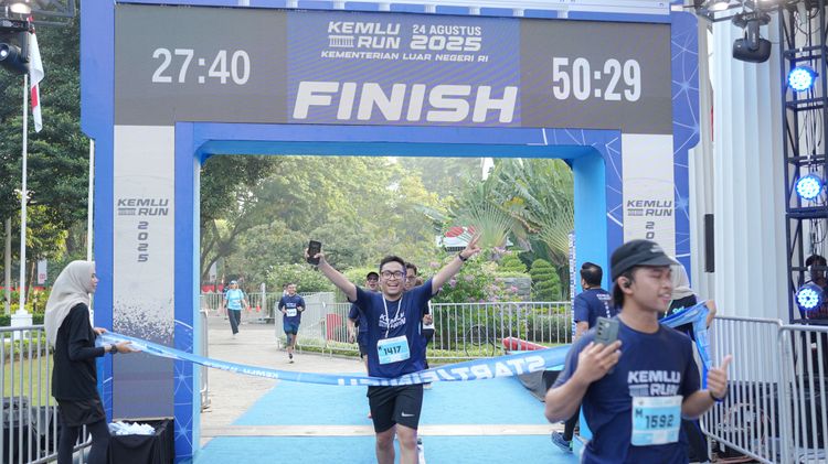 Race photo from KEMLU RUN 2025