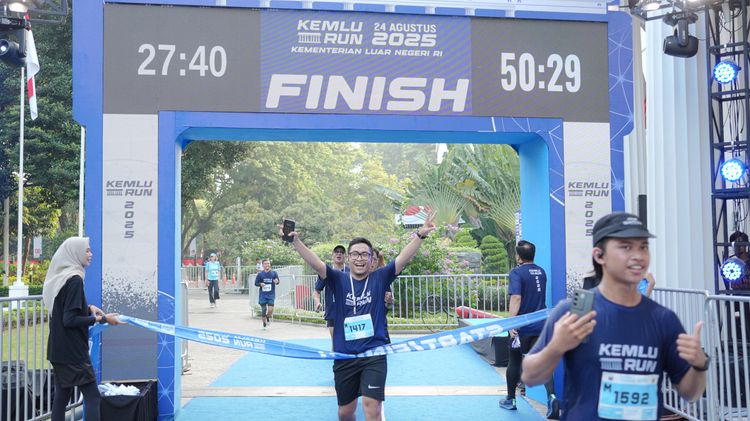 Race photo from KEMLU RUN 2025