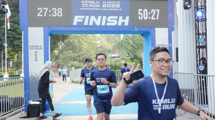 Race photo from KEMLU RUN 2025