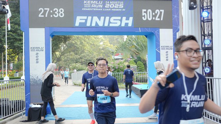 Race photo from KEMLU RUN 2025