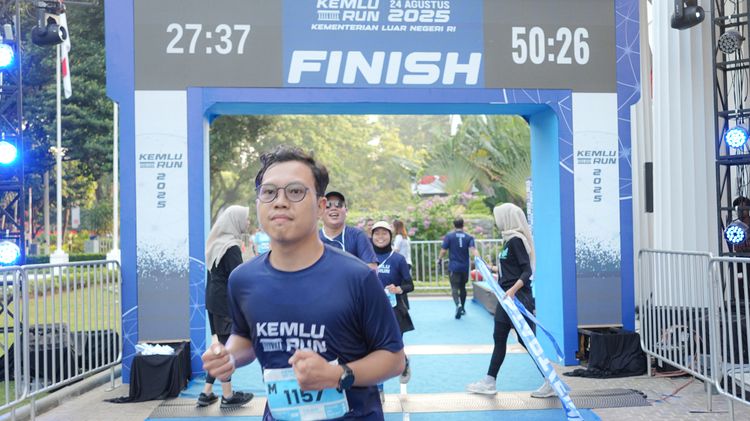 Race photo from KEMLU RUN 2025