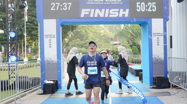 Race photo from KEMLU RUN 2025
