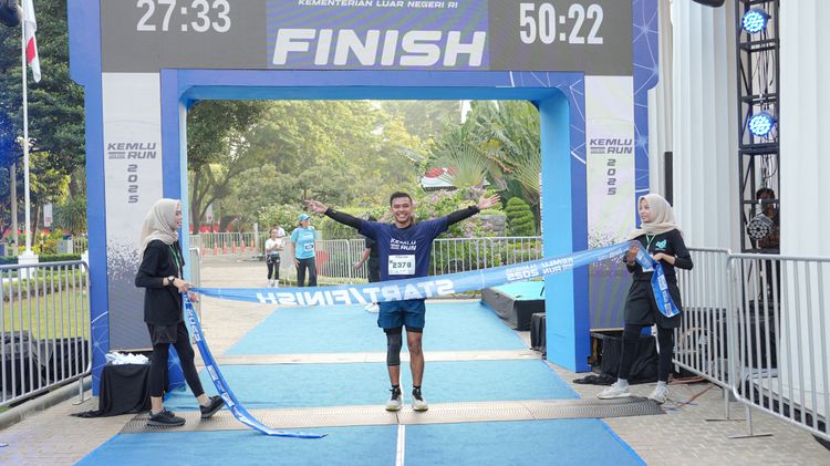 Race photo from KEMLU RUN 2025