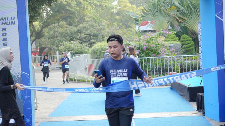 Race photo from KEMLU RUN 2025
