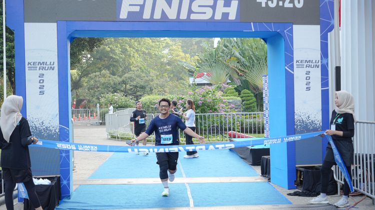 Race photo from KEMLU RUN 2025