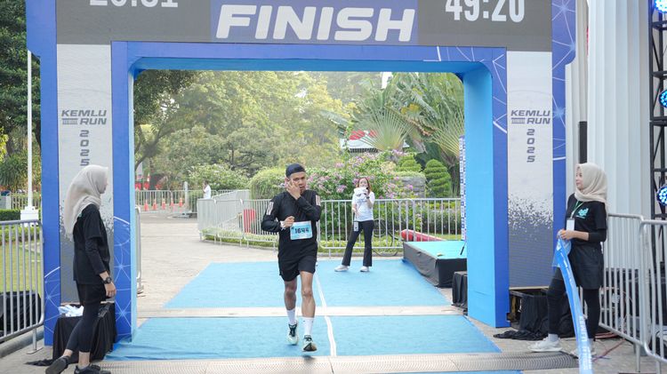 Race photo from KEMLU RUN 2025