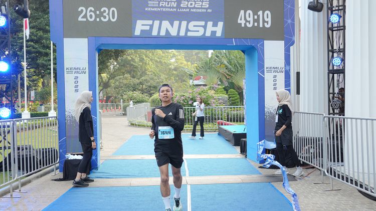 Race photo from KEMLU RUN 2025