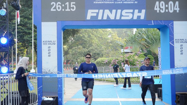 Race photo from KEMLU RUN 2025