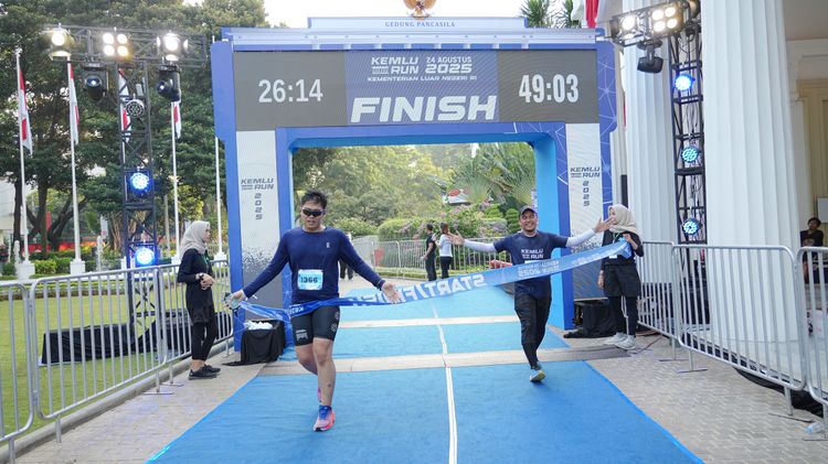 Race photo from KEMLU RUN 2025