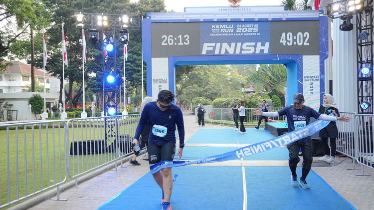 Race photo from KEMLU RUN 2025