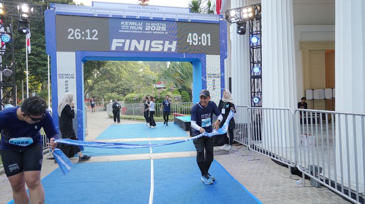 Race photo from KEMLU RUN 2025