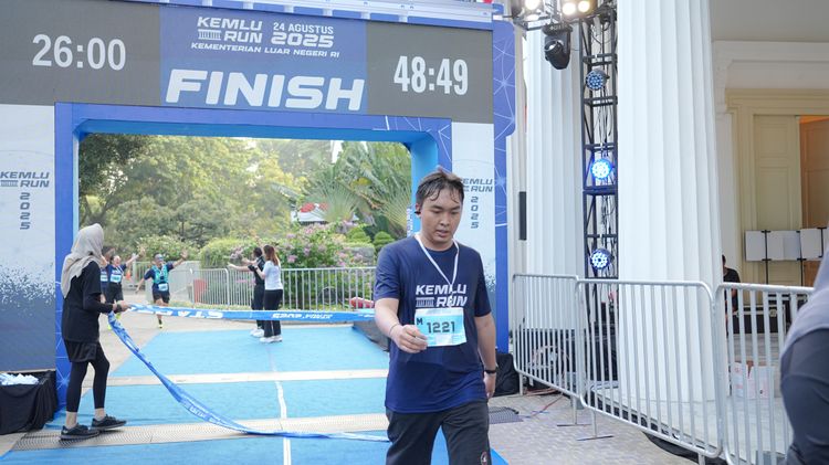 Race photo from KEMLU RUN 2025