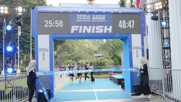 Race photo from KEMLU RUN 2025