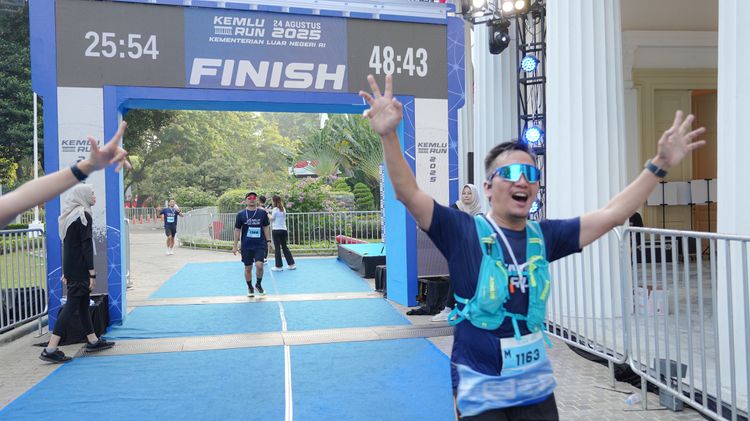Race photo from KEMLU RUN 2025