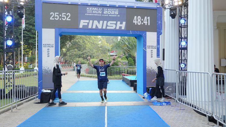 Race photo from KEMLU RUN 2025