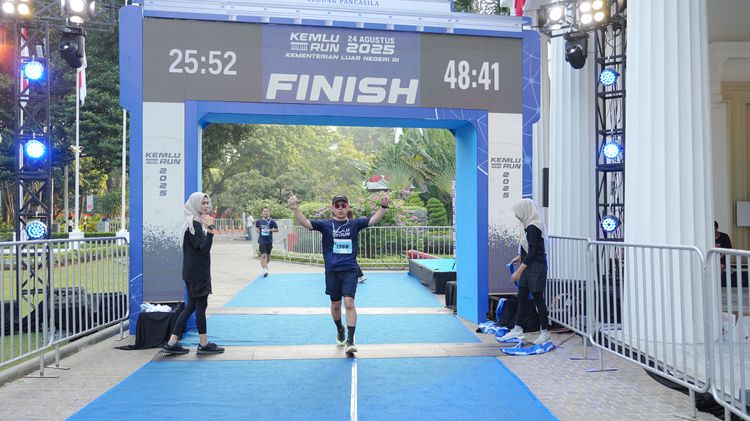 Race photo from KEMLU RUN 2025