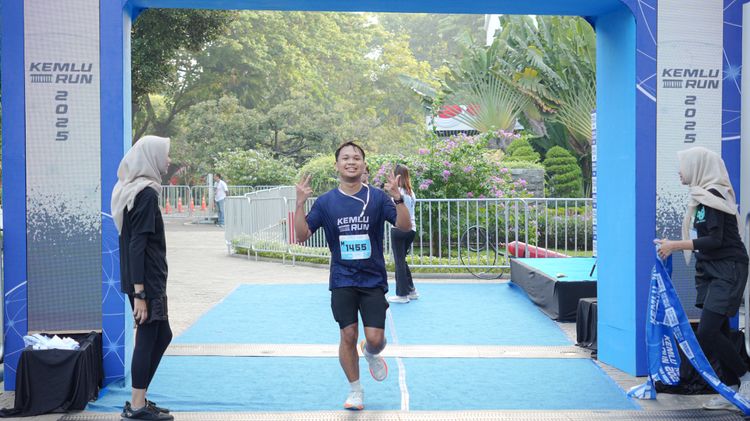 Race photo from KEMLU RUN 2025