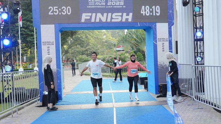 Race photo from KEMLU RUN 2025