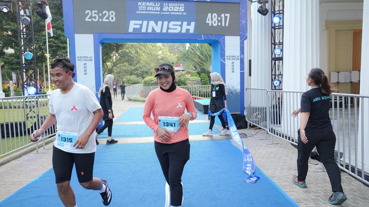 Race photo from KEMLU RUN 2025