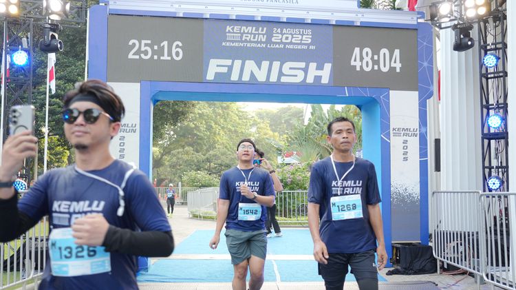 Race photo from KEMLU RUN 2025