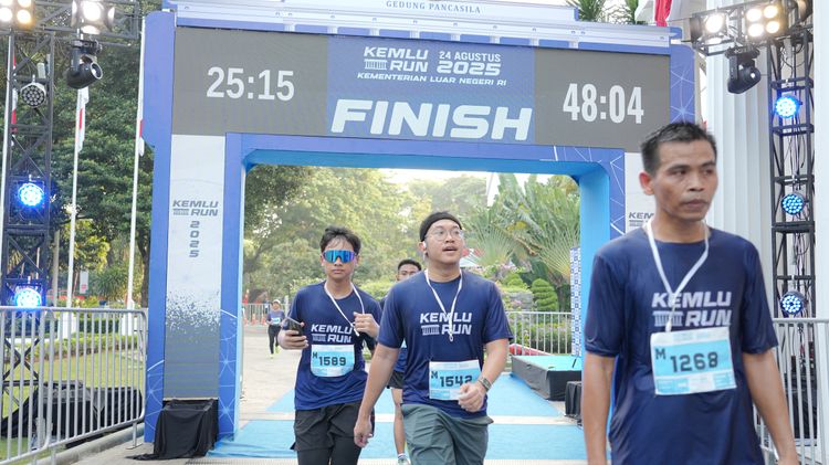 Race photo from KEMLU RUN 2025