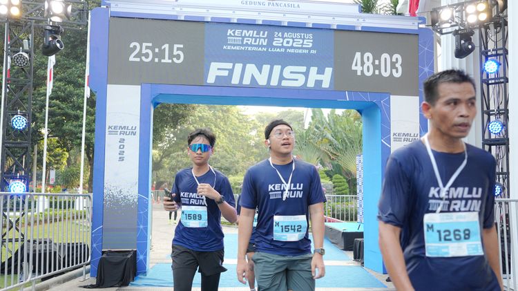 Race photo from KEMLU RUN 2025