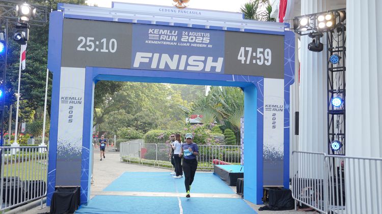 Race photo from KEMLU RUN 2025
