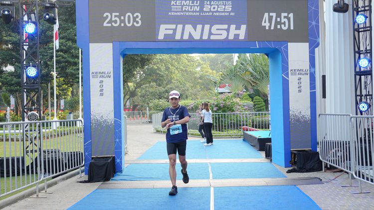 Race photo from KEMLU RUN 2025