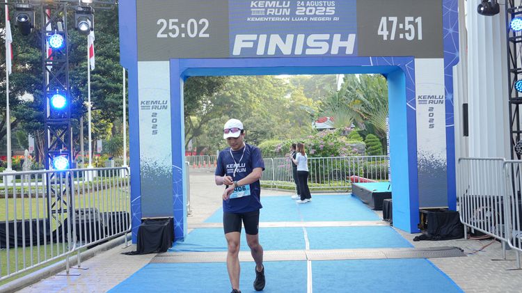 Race photo from KEMLU RUN 2025
