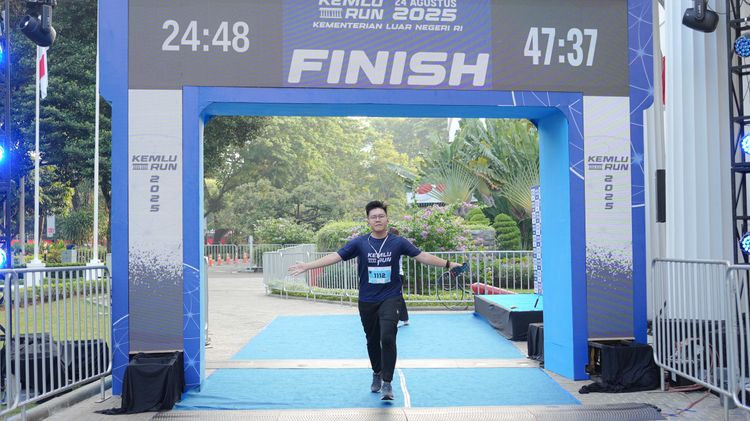 Race photo from KEMLU RUN 2025