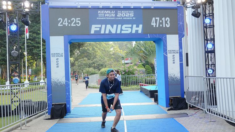 Race photo from KEMLU RUN 2025