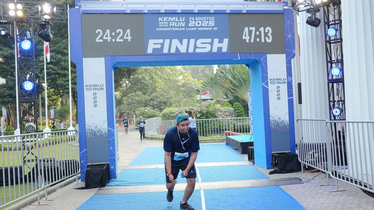 Race photo from KEMLU RUN 2025