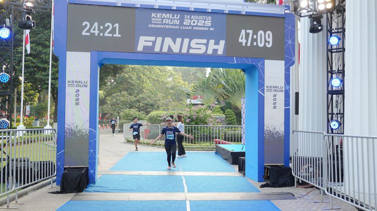 Race photo from KEMLU RUN 2025