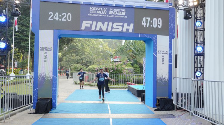 Race photo from KEMLU RUN 2025