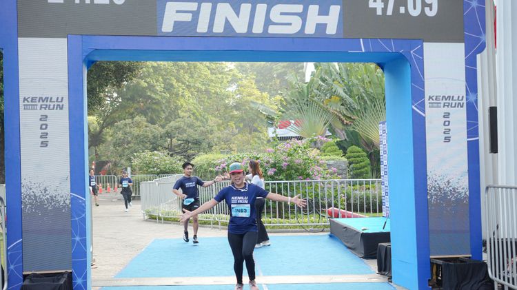 Race photo from KEMLU RUN 2025