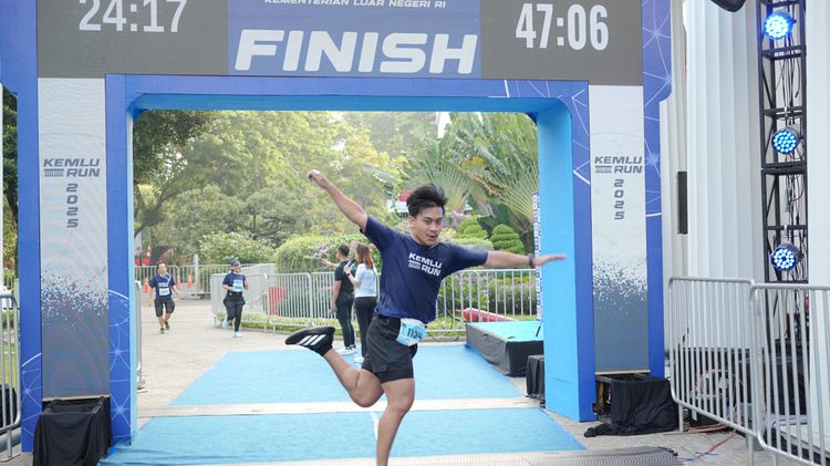 Race photo from KEMLU RUN 2025