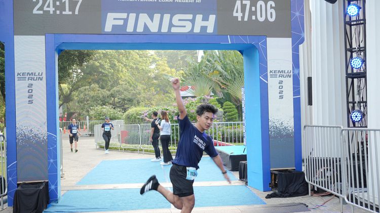Race photo from KEMLU RUN 2025
