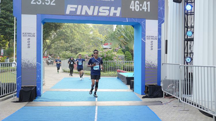 Race photo from KEMLU RUN 2025
